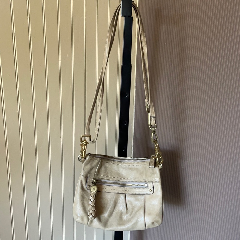 B.makowsky tan leather‎  purse bronze hardware